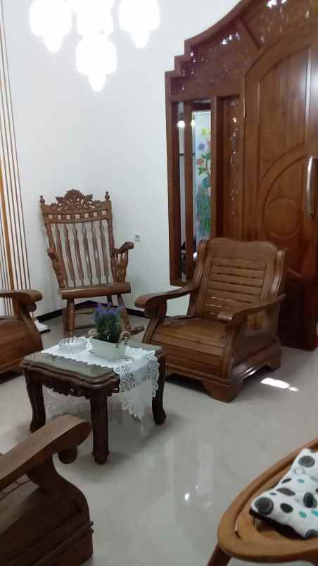 dijual rumah jln puncak malino no 17