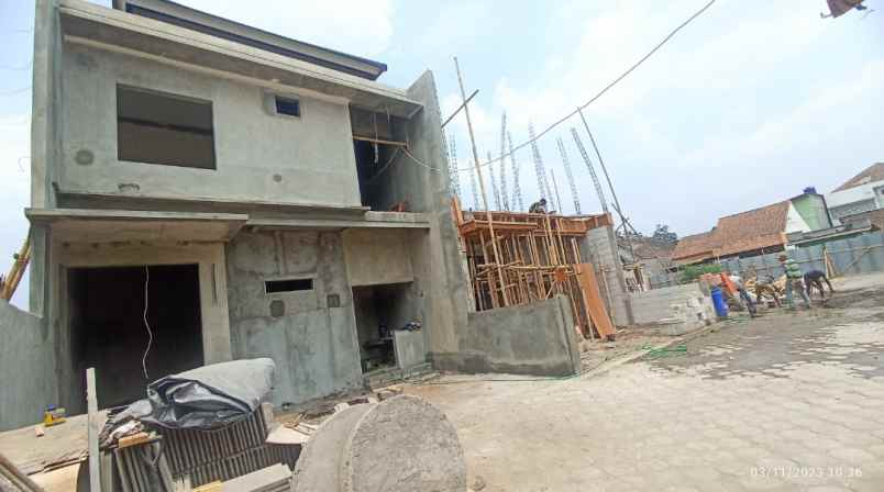 dijual rumah kadirojo purwomartani