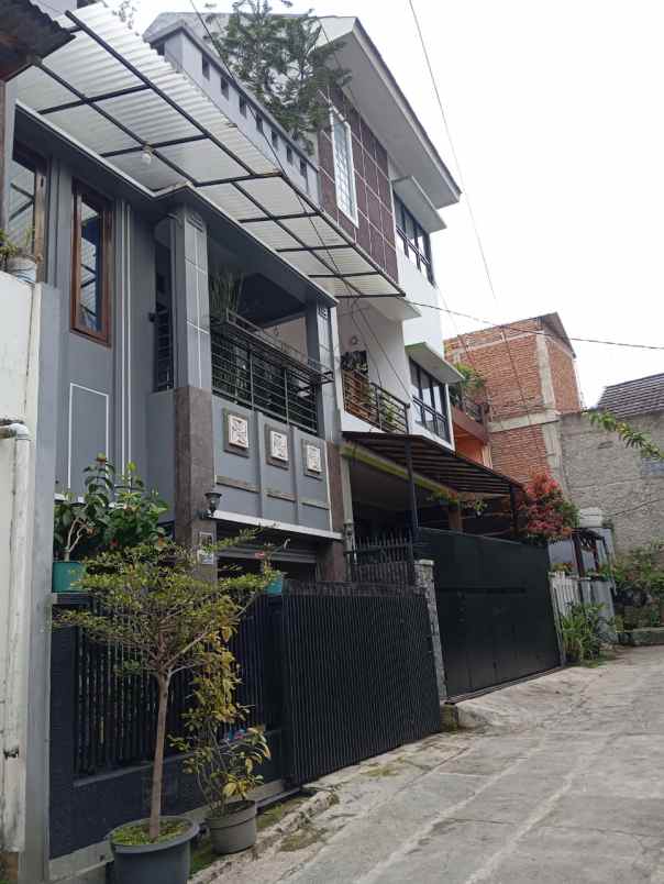 dijual rumah kavling sariwangi full bangunan 3 lantai