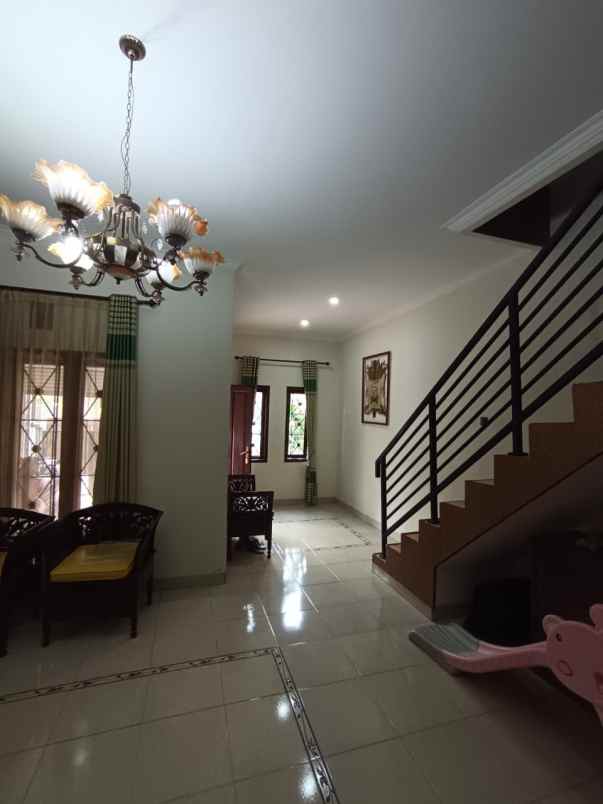 dijual rumah kavling sariwangi full bangunan 3 lantai
