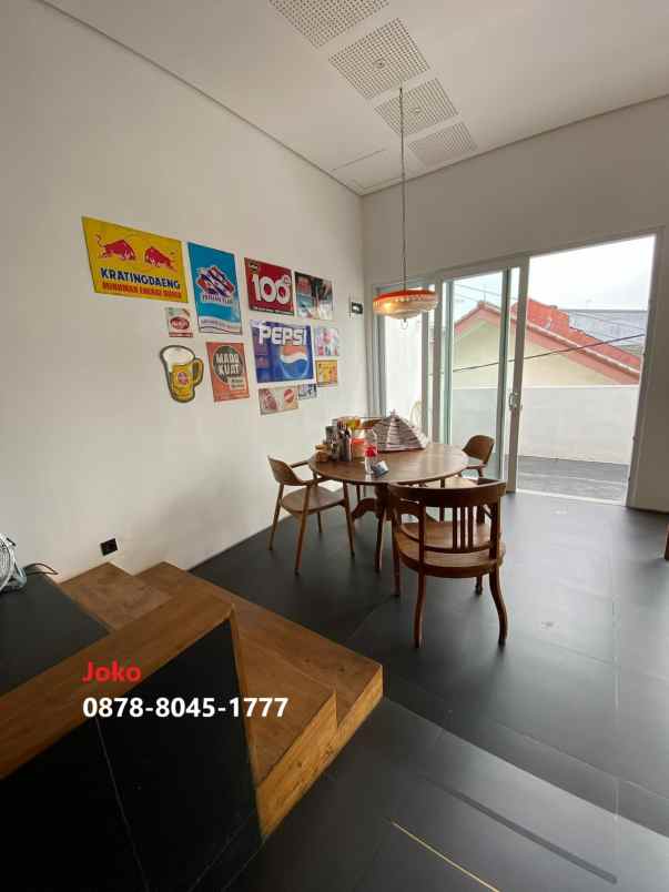 dijual rumah kayu putih