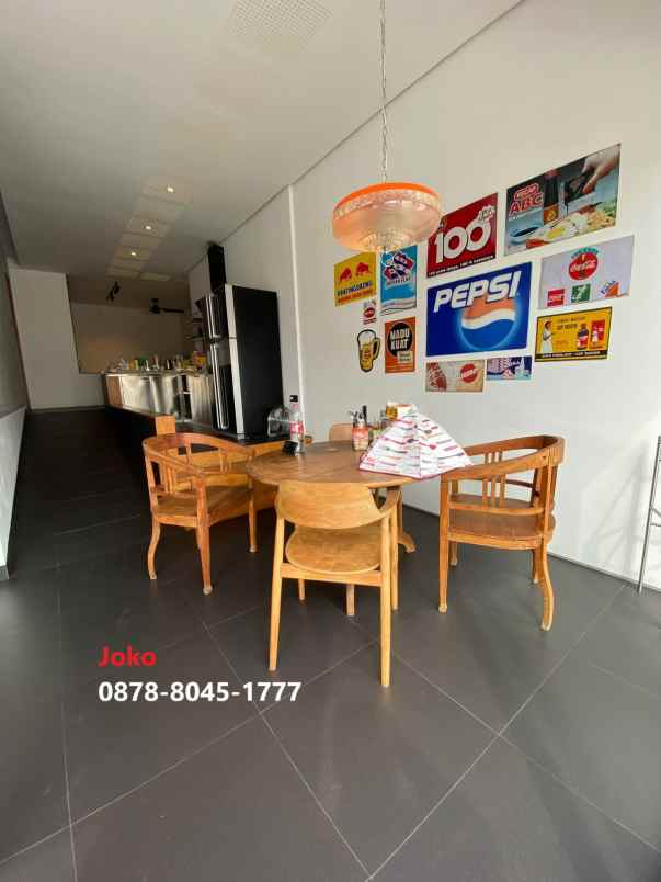 dijual rumah kayu putih