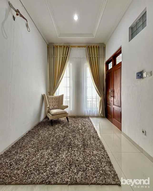 dijual rumah kebayoran baru