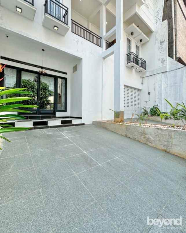 dijual rumah kebayoran baru