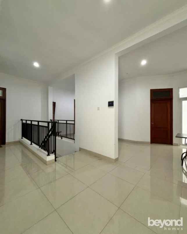 dijual rumah kebayoran baru