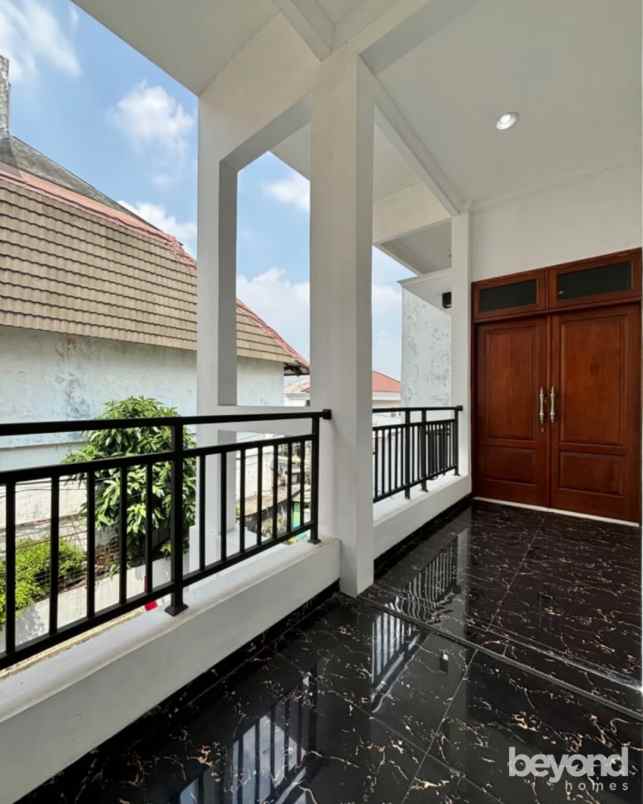 dijual rumah kebayoran baru