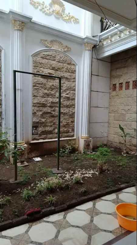 dijual rumah kebonsari