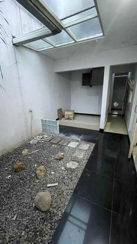 dijual rumah kebonsari elveka