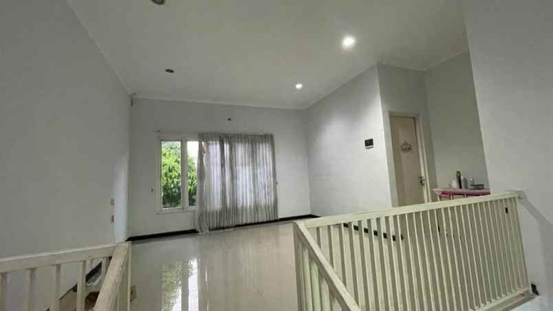 dijual rumah kebonsari elveka