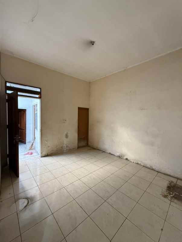 dijual rumah kedung cowek