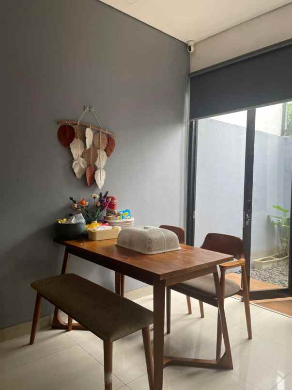 dijual rumah kelapa dua