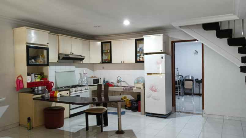 dijual rumah kelapa gading