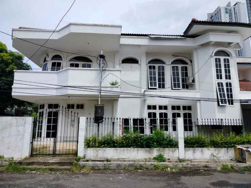 dijual rumah kencana sari timur