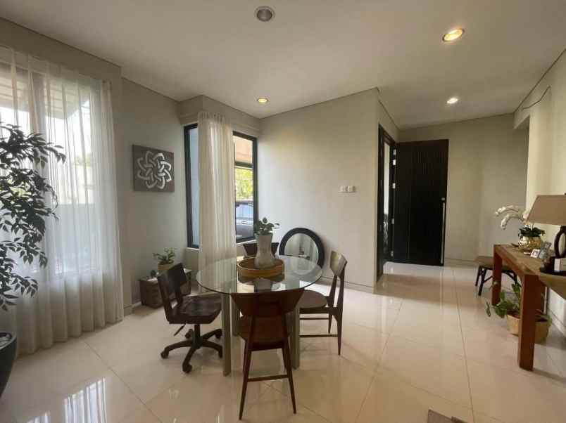 dijual rumah ketintang