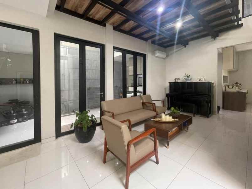 dijual rumah ketintang