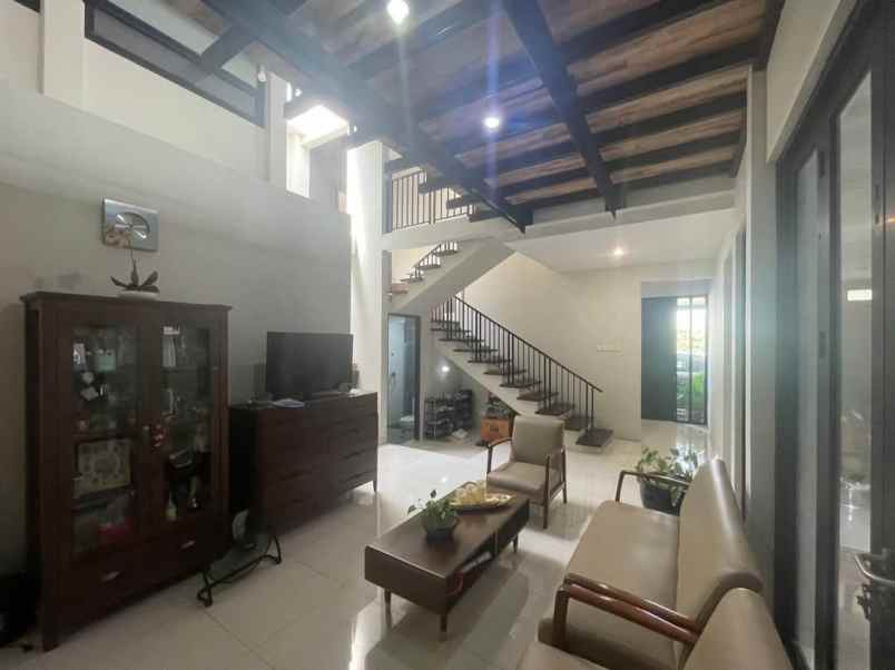 dijual rumah ketintang