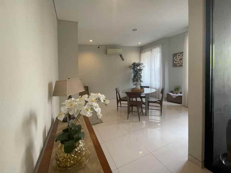 dijual rumah ketintang