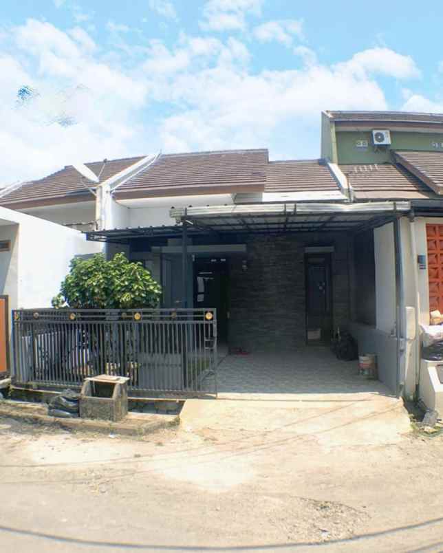 dijual rumah kinagara regency