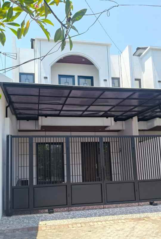 dijual rumah klampis indah