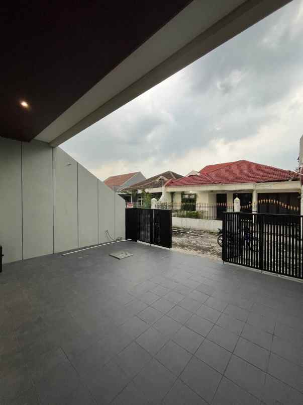 dijual rumah klampis semolo