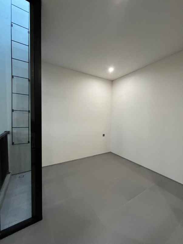 dijual rumah klampis semolo