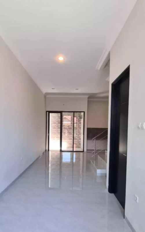 dijual rumah klampis semolo