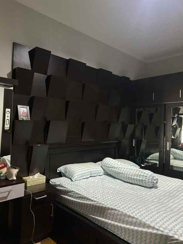 dijual rumah komplek buana soeta