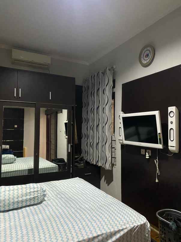 dijual rumah komplek buana soeta