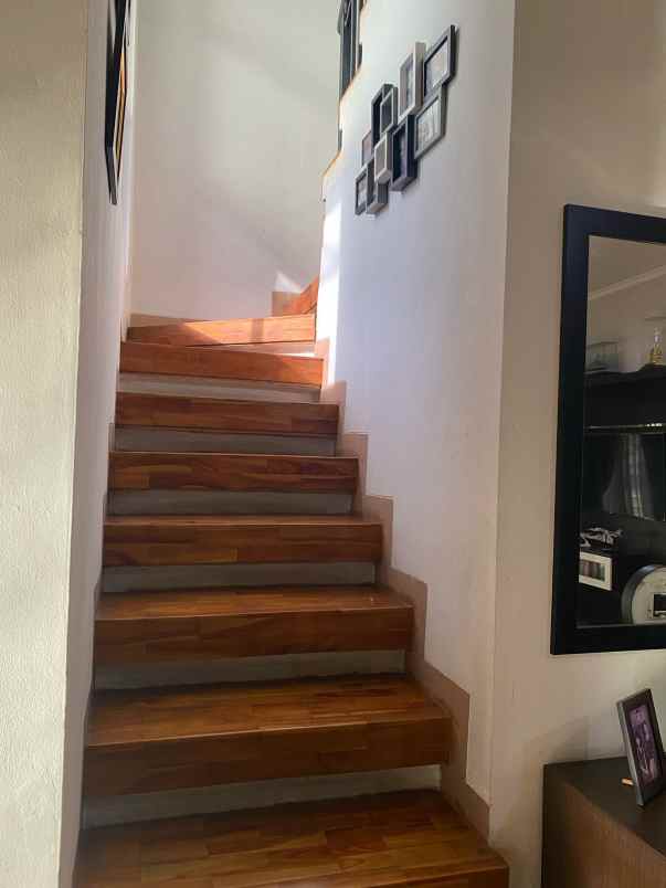 dijual rumah komplek buana soeta