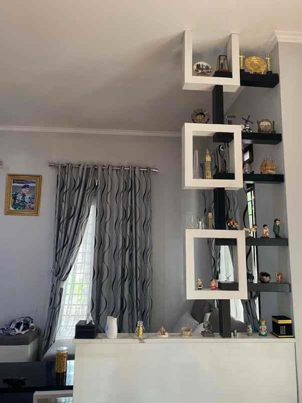 dijual rumah komplek buana soeta