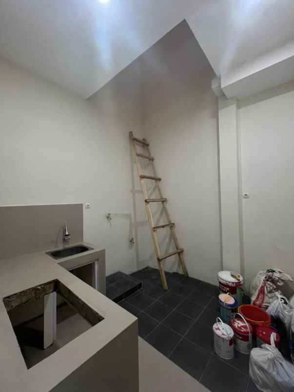 dijual rumah komplek citeureup 8 menit pemkot cimahi