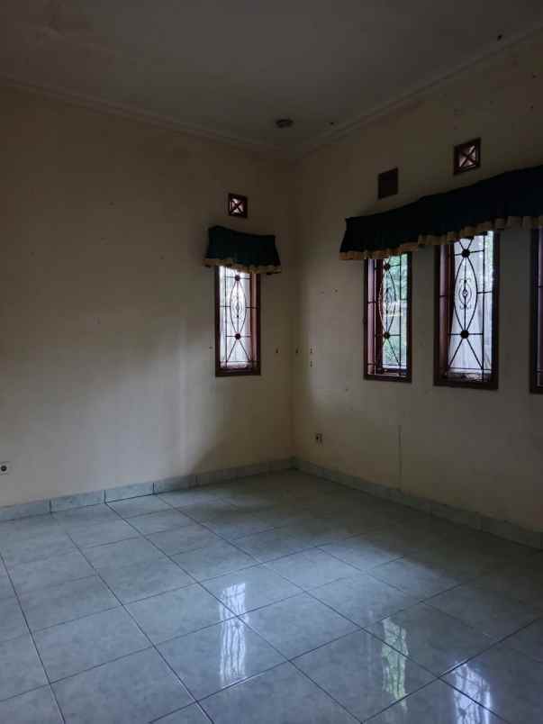 dijual rumah komplek daerah antapani