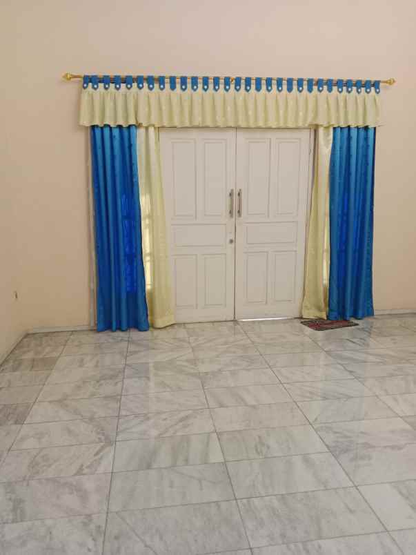 dijual rumah komplek hook di cikokol kota tangerang