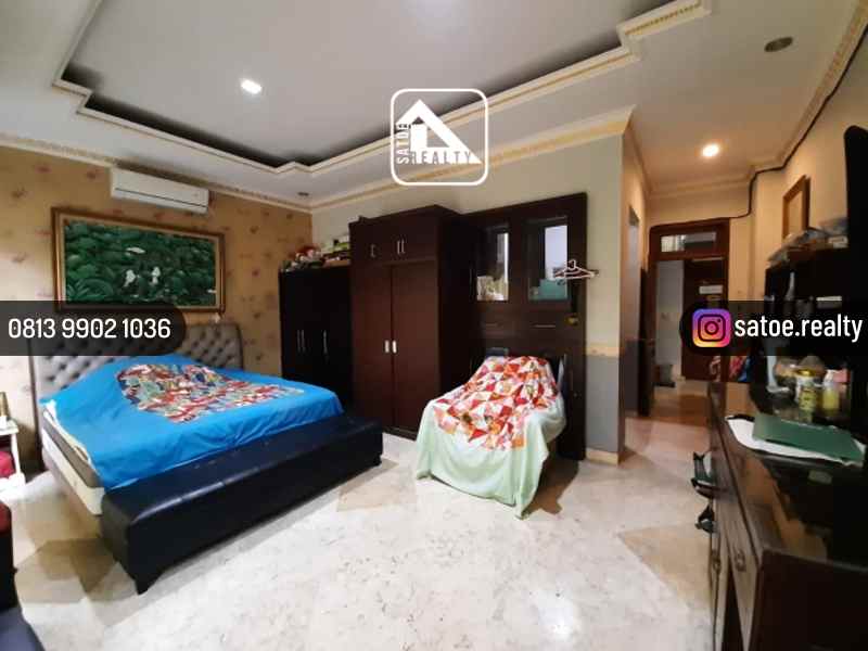 dijual rumah komplek megapolitan cinere