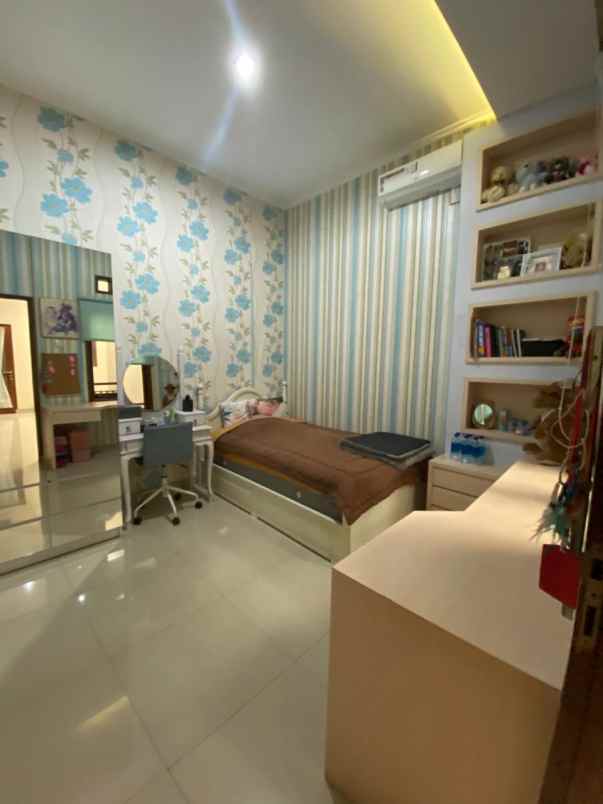 dijual rumah komplek mitra dago