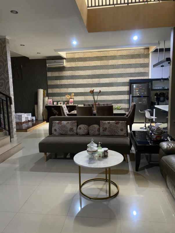 dijual rumah komplek mitra dago