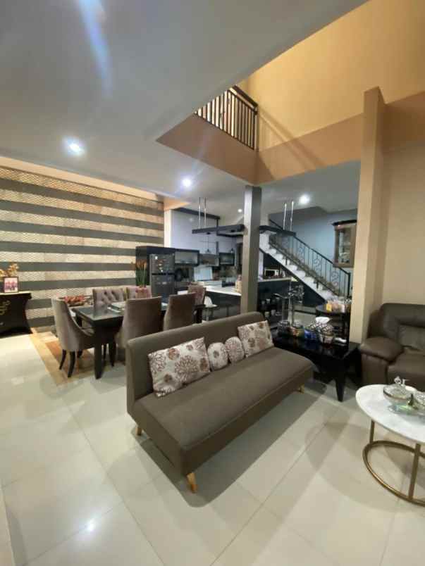 dijual rumah komplek mitra dago