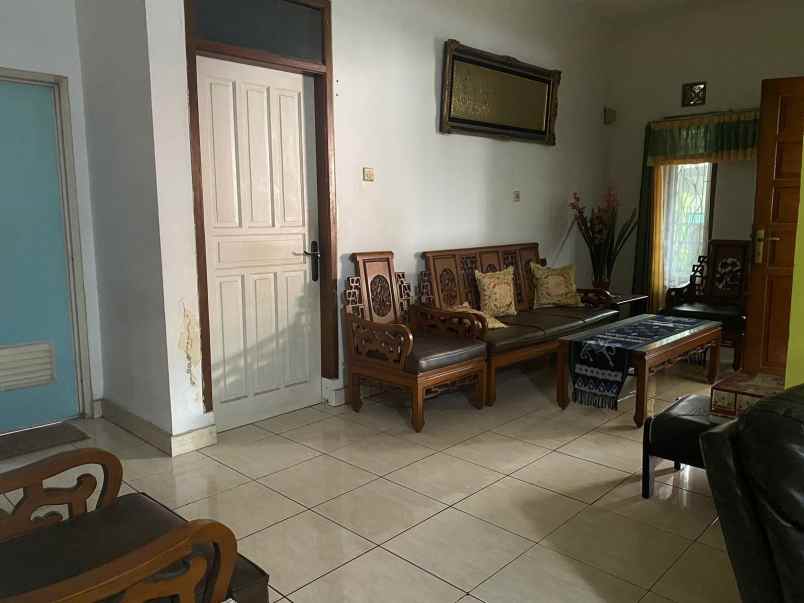 dijual rumah komplek permata biru