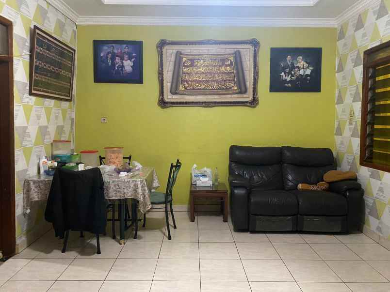 dijual rumah komplek permata biru