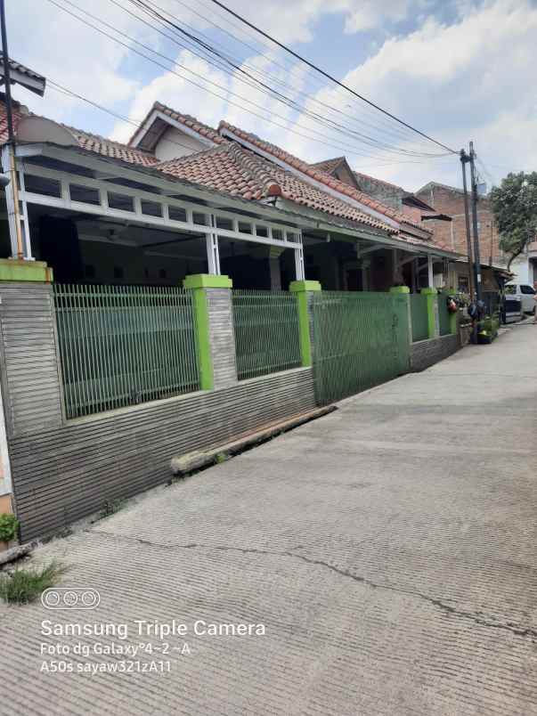 dijual rumah komplek permata biru