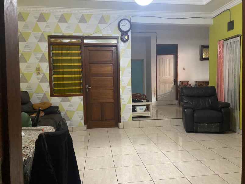 dijual rumah komplek permata biru