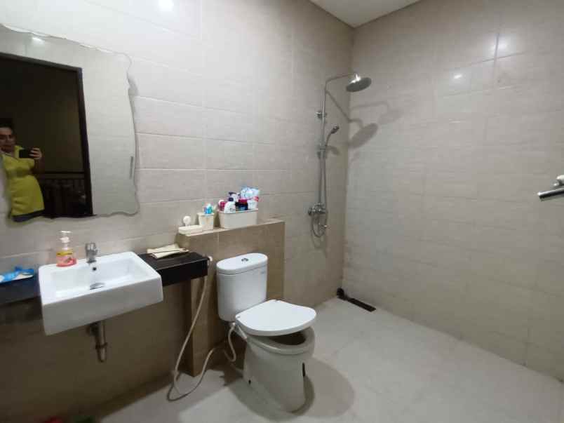 dijual rumah komplek sarijadi