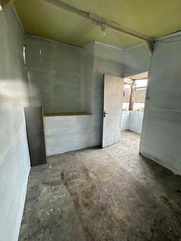 dijual rumah komplek sariwangi