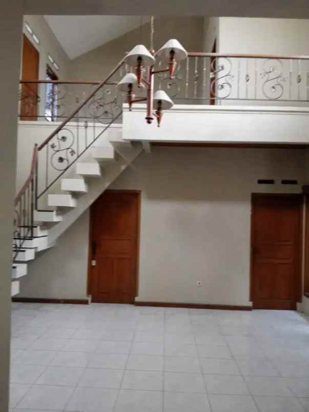 dijual rumah komplek taman mutiara kel