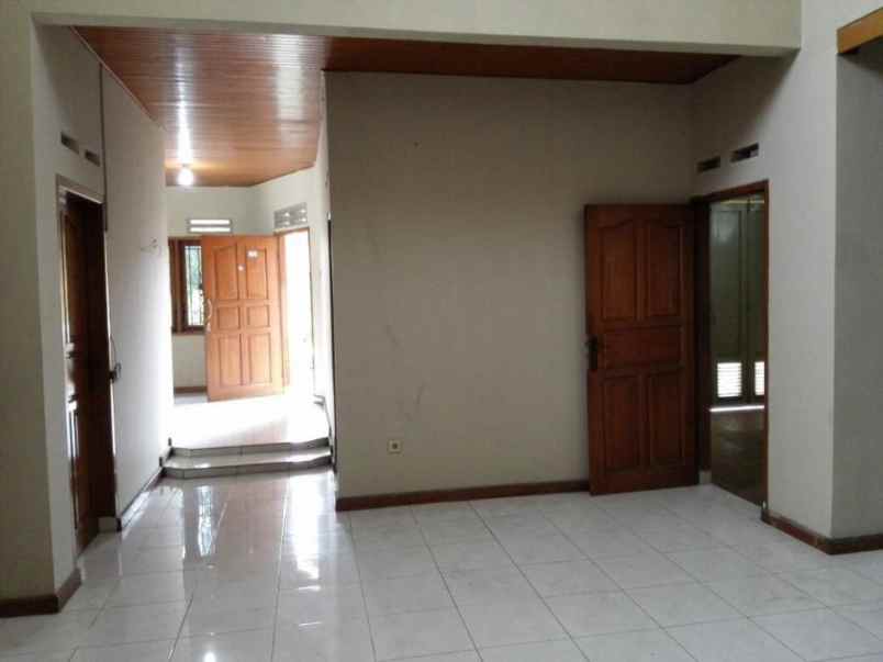 dijual rumah komplek taman mutiara kel