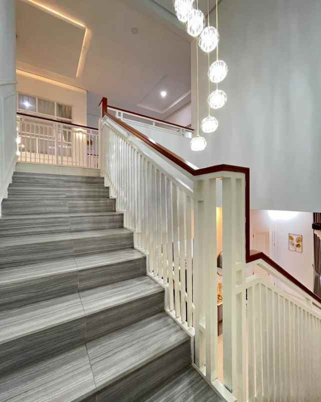 dijual rumah kota wisata cibubur