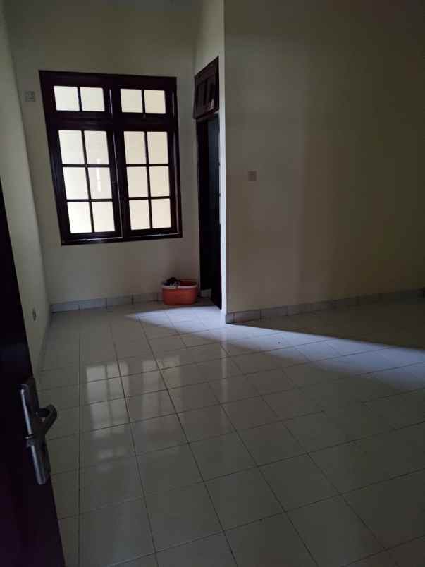dijual rumah kreo