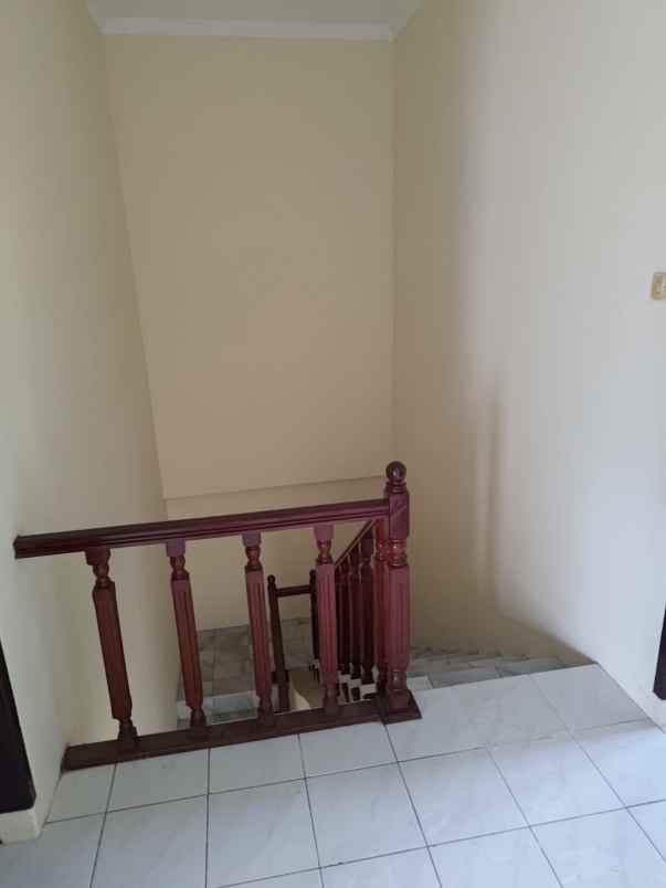 dijual rumah kreo