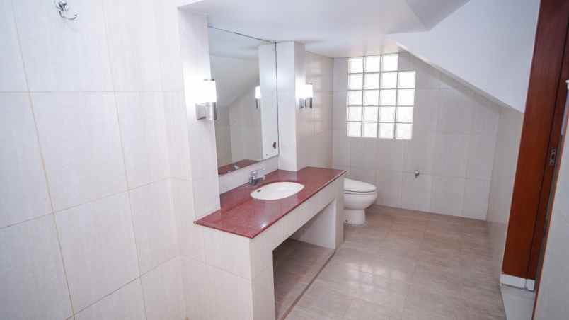 dijual rumah krukut taman sari jakarta