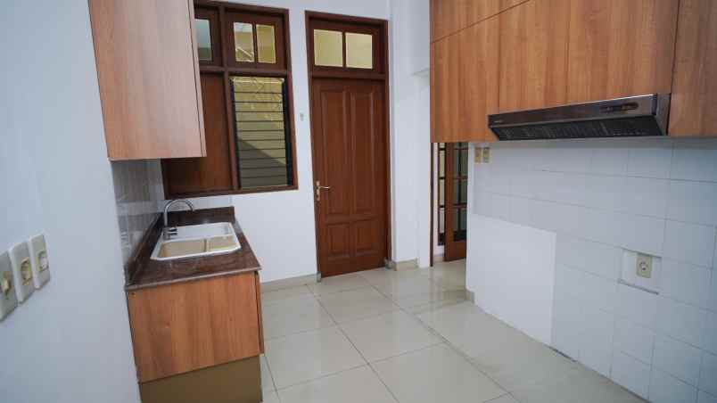 dijual rumah krukut taman sari jakarta